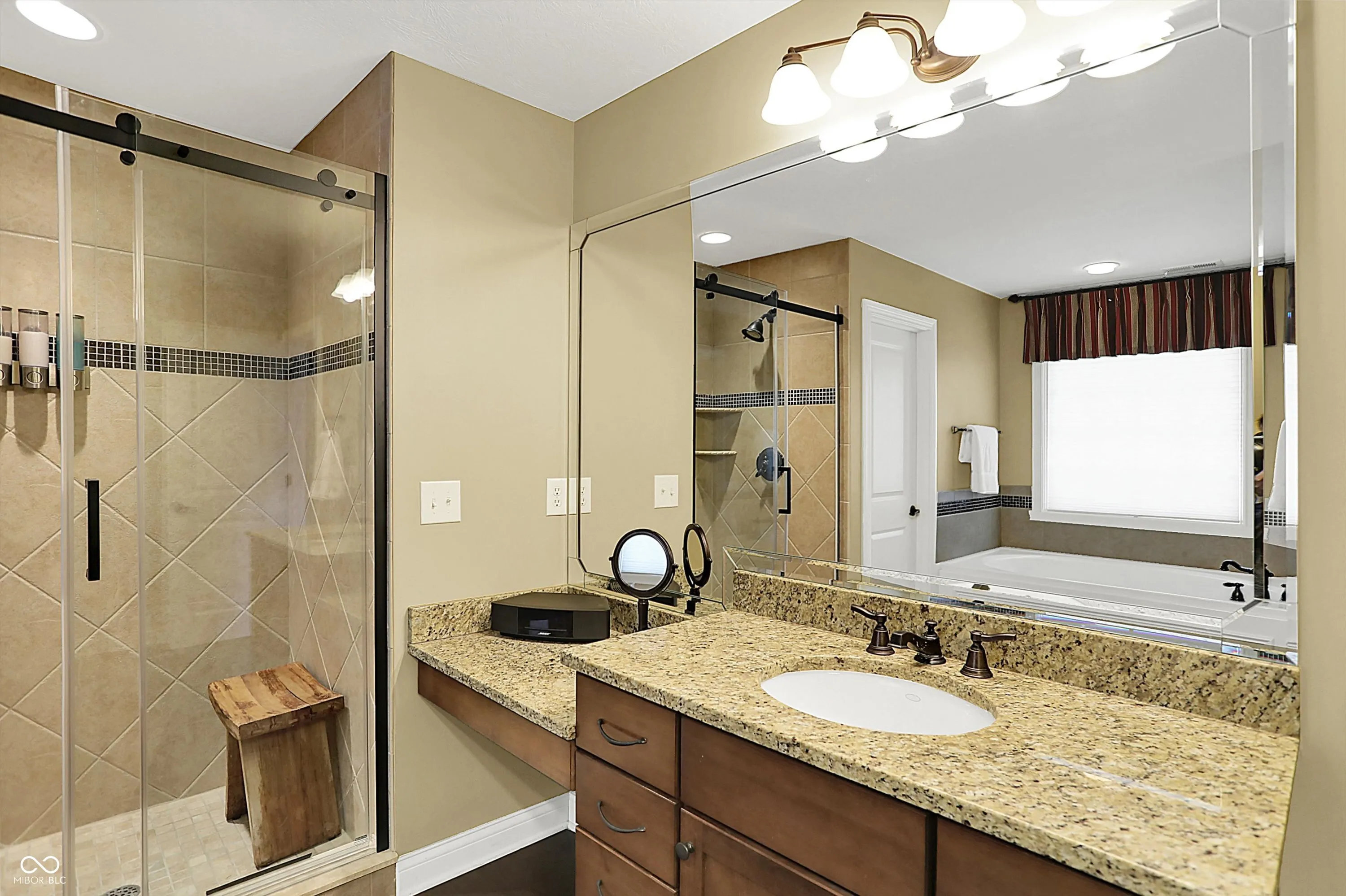 McCordsville, Indiana 46055, United States, 5 Bedrooms Bedrooms, ,4 BathroomsBathrooms,Residential,Pending,85859