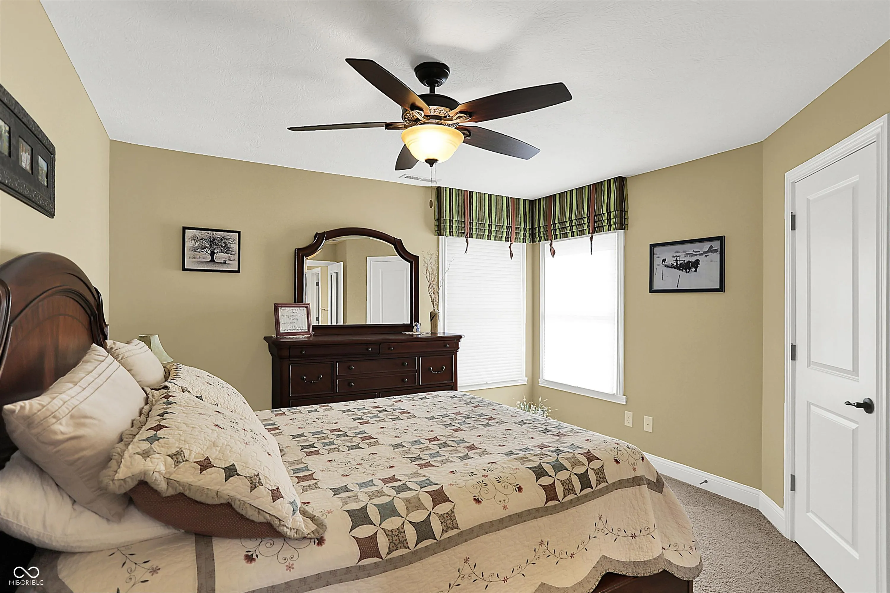 McCordsville, Indiana 46055, United States, 5 Bedrooms Bedrooms, ,4 BathroomsBathrooms,Residential,Pending,85859