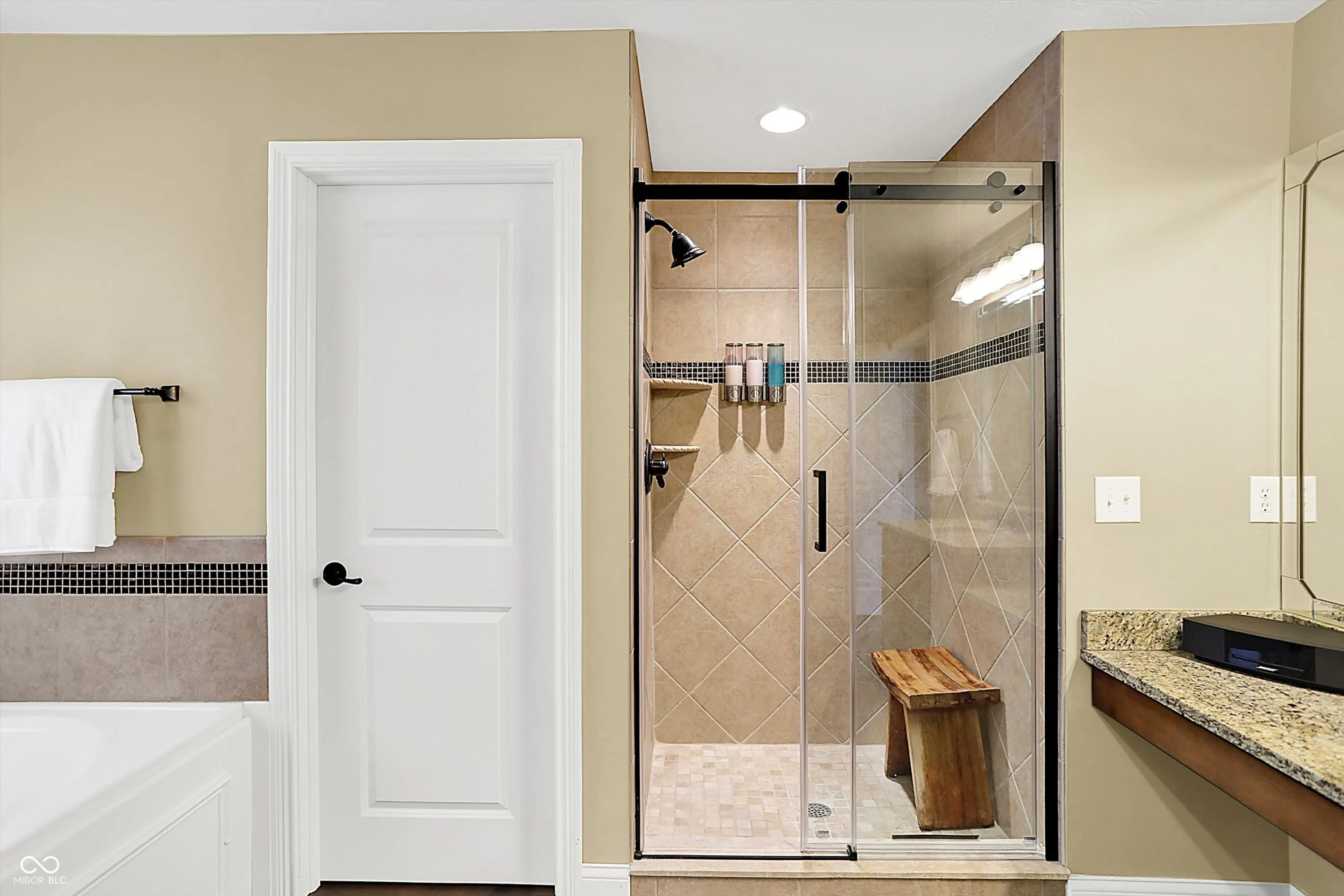 McCordsville, Indiana 46055, United States, 5 Bedrooms Bedrooms, ,4 BathroomsBathrooms,Residential,Pending,85859