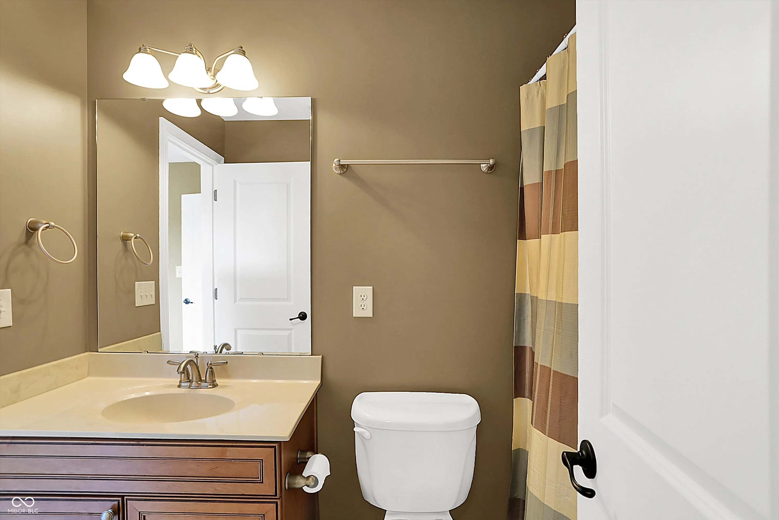 McCordsville, Indiana 46055, United States, 5 Bedrooms Bedrooms, ,4 BathroomsBathrooms,Residential,Pending,85859