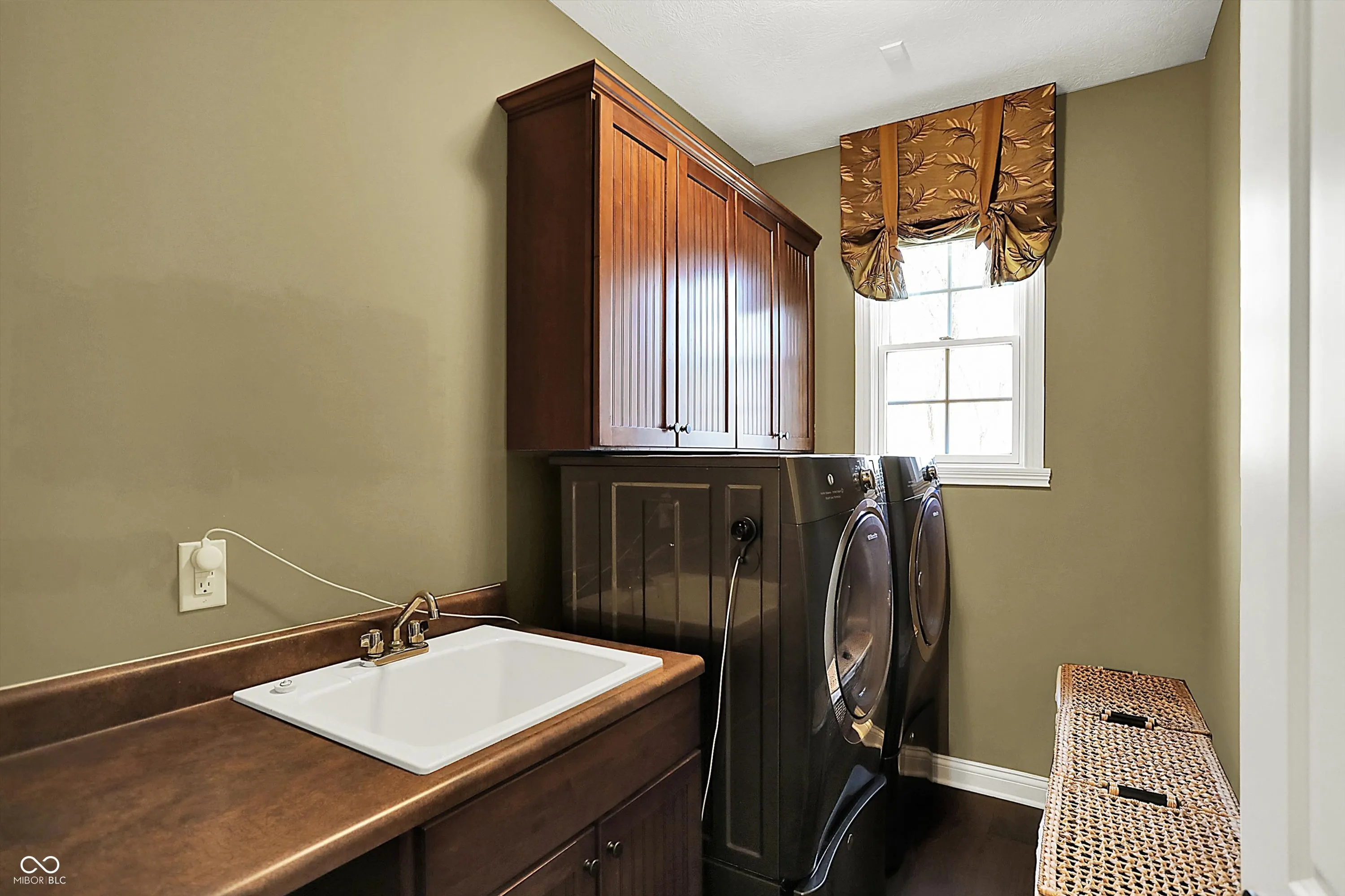 McCordsville, Indiana 46055, United States, 5 Bedrooms Bedrooms, ,4 BathroomsBathrooms,Residential,Pending,85859