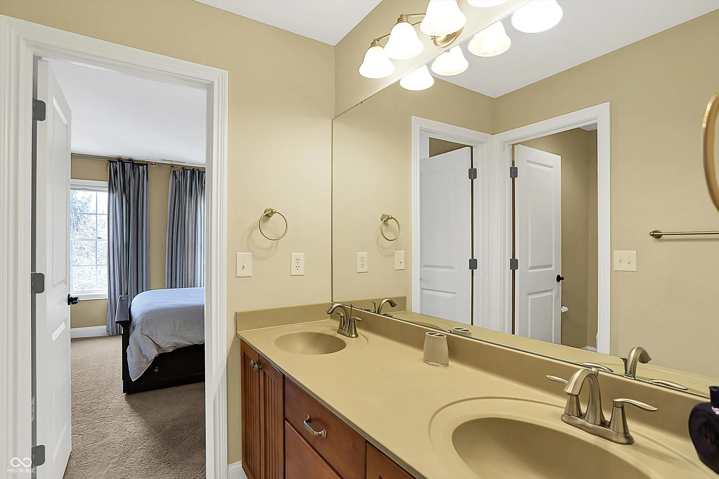 McCordsville, Indiana 46055, United States, 5 Bedrooms Bedrooms, ,4 BathroomsBathrooms,Residential,Pending,85859