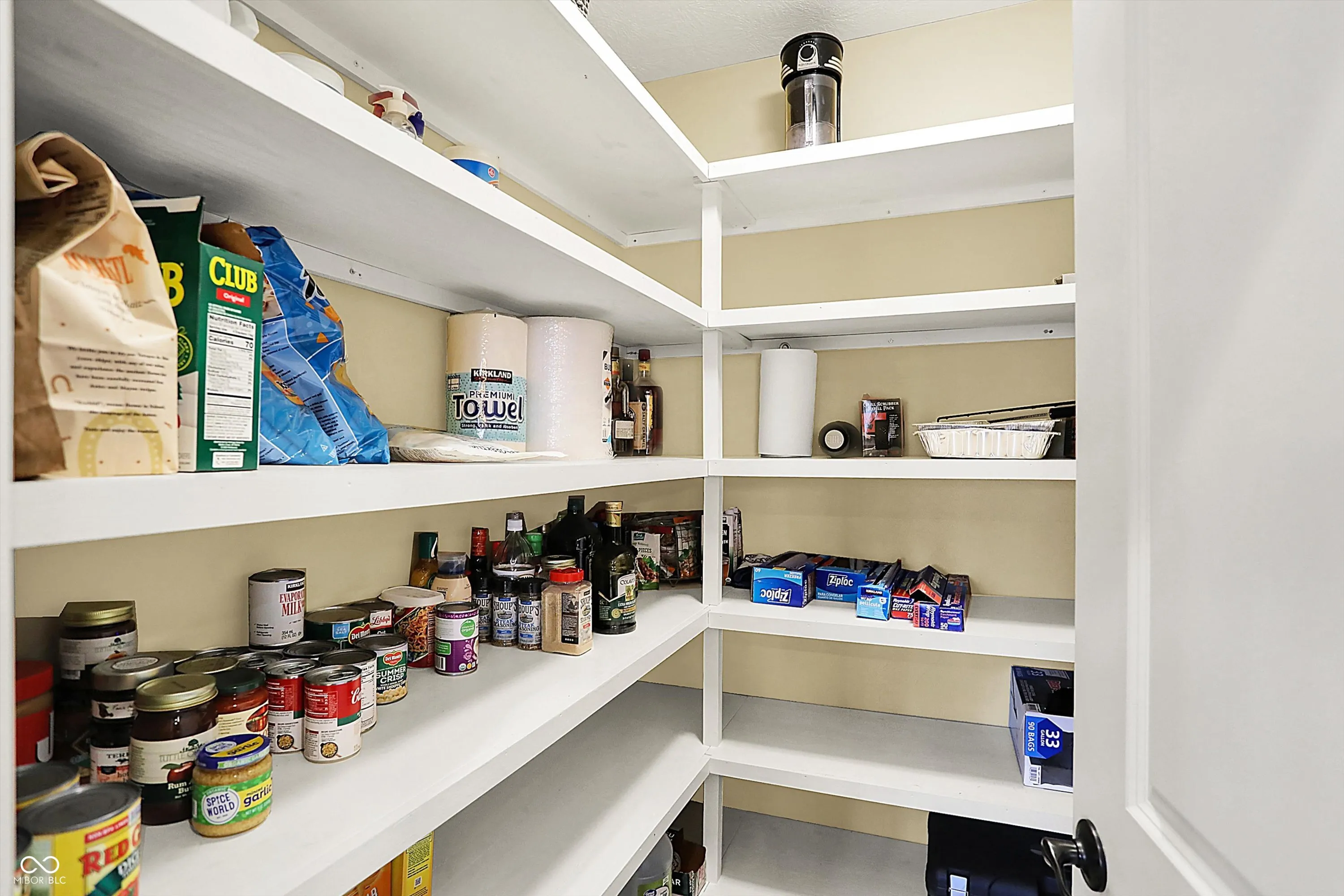 McCordsville, Indiana 46055, United States, 5 Bedrooms Bedrooms, ,4 BathroomsBathrooms,Residential,Pending,85859