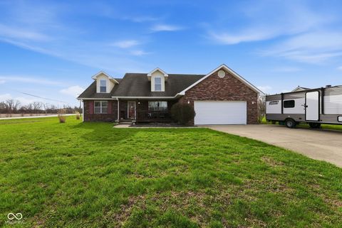 Photo of 1027 S Teresa Drive, Martinsville, IN 46151 (MLS # 22074824)