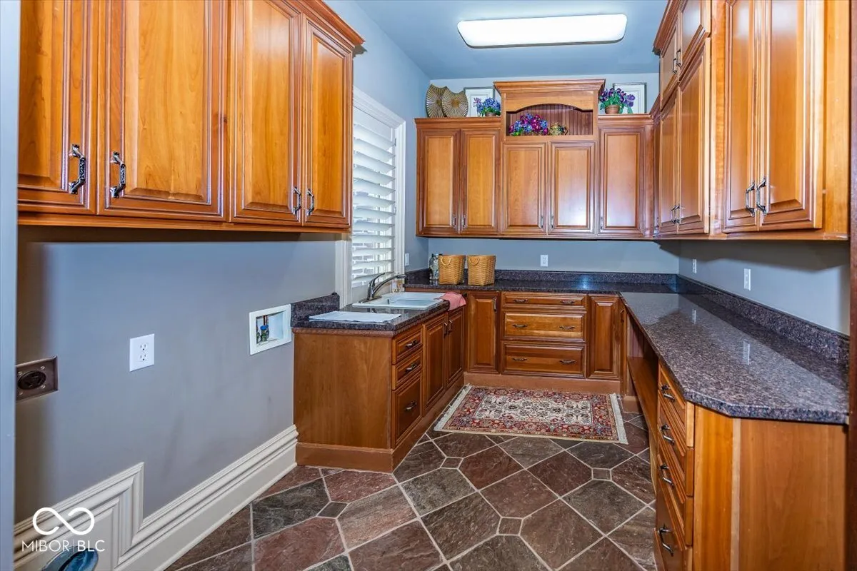 Greenfield, Indiana 46140, United States, 6 Bedrooms Bedrooms, ,8 BathroomsBathrooms,Residential,Pending,31822