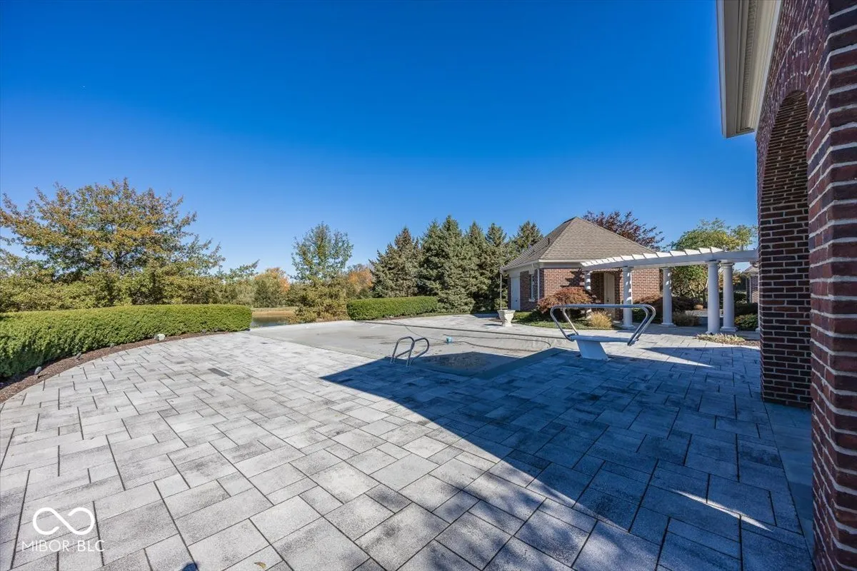 Greenfield, Indiana 46140, United States, 6 Bedrooms Bedrooms, ,8 BathroomsBathrooms,Residential,Pending,31822