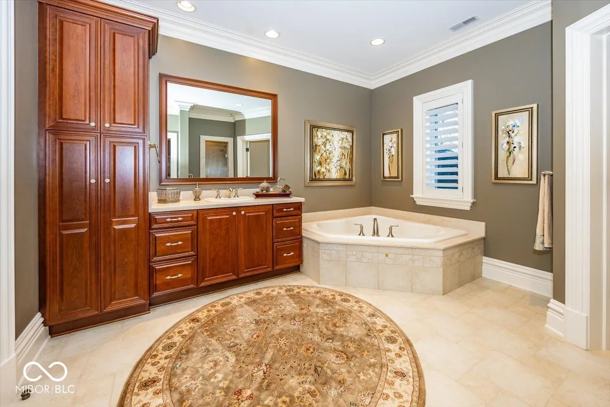 Greenfield, Indiana 46140, United States, 6 Bedrooms Bedrooms, ,8 BathroomsBathrooms,Residential,Pending,31822