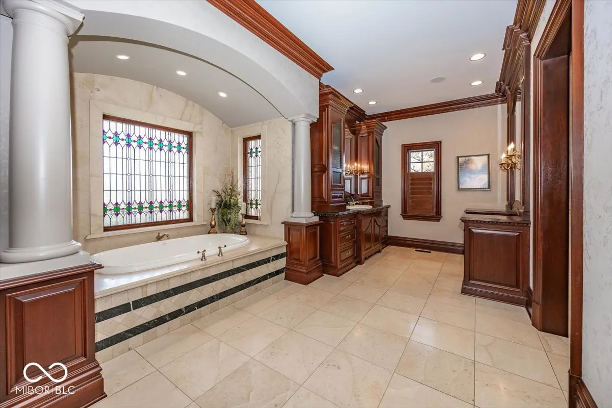 Greenfield, Indiana 46140, United States, 6 Bedrooms Bedrooms, ,8 BathroomsBathrooms,Residential,Pending,31822