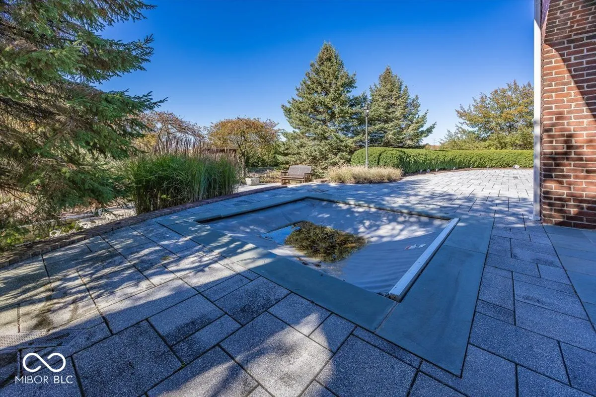 Greenfield, Indiana 46140, United States, 6 Bedrooms Bedrooms, ,8 BathroomsBathrooms,Residential,Pending,31822