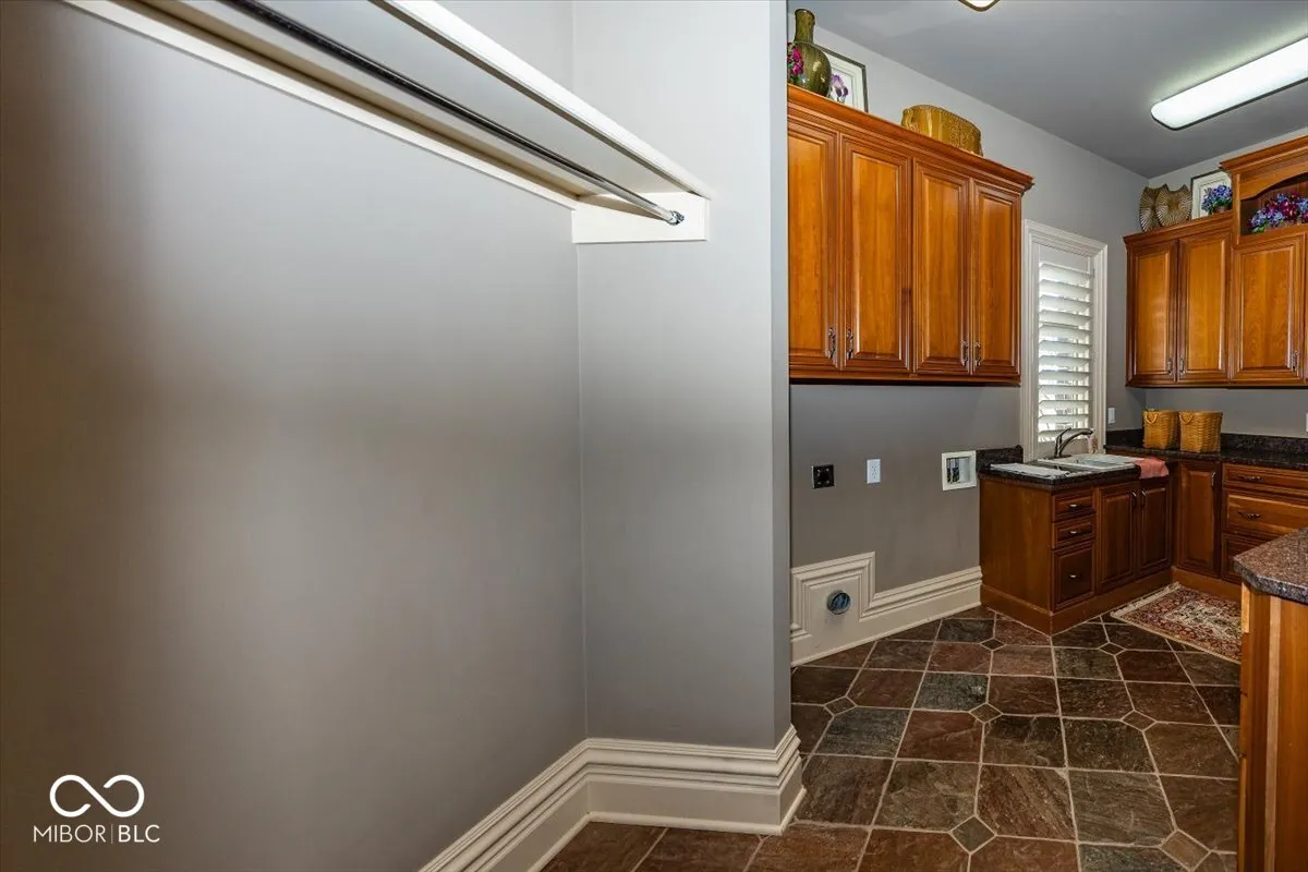 Greenfield, Indiana 46140, United States, 6 Bedrooms Bedrooms, ,8 BathroomsBathrooms,Residential,Pending,31822