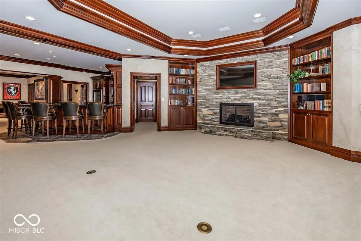 Greenfield, Indiana 46140, United States, 6 Bedrooms Bedrooms, ,8 BathroomsBathrooms,Residential,Pending,31822