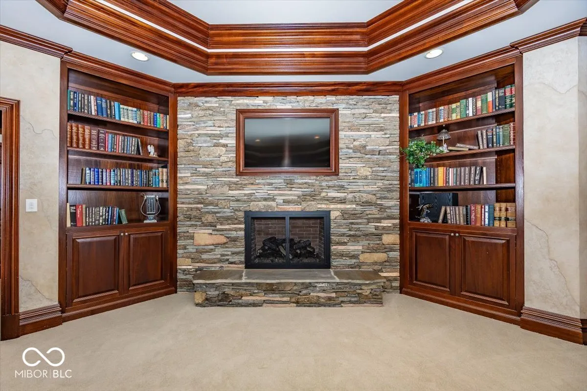 Greenfield, Indiana 46140, United States, 6 Bedrooms Bedrooms, ,8 BathroomsBathrooms,Residential,Pending,31822