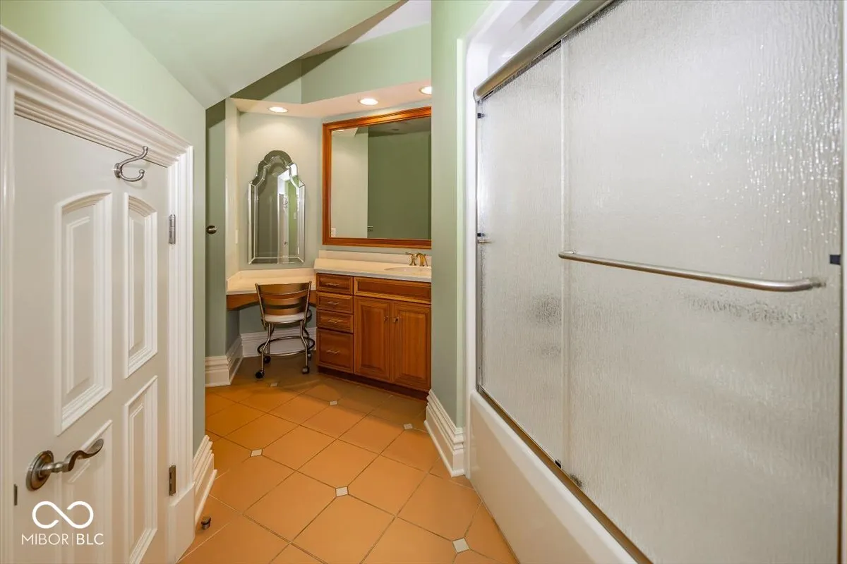 Greenfield, Indiana 46140, United States, 6 Bedrooms Bedrooms, ,8 BathroomsBathrooms,Residential,Pending,31822