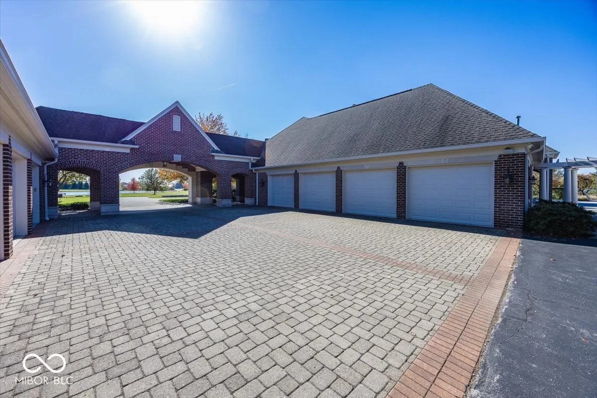 Greenfield, Indiana 46140, United States, 6 Bedrooms Bedrooms, ,8 BathroomsBathrooms,Residential,Pending,31822