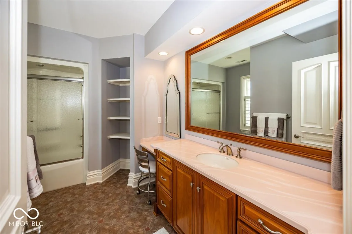 Greenfield, Indiana 46140, United States, 6 Bedrooms Bedrooms, ,8 BathroomsBathrooms,Residential,Pending,31822