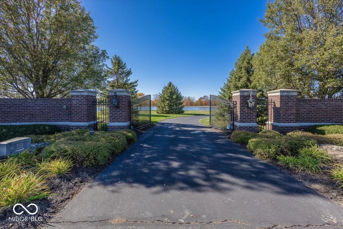 Greenfield, Indiana 46140, United States, 6 Bedrooms Bedrooms, ,8 BathroomsBathrooms,Residential,Pending,31822