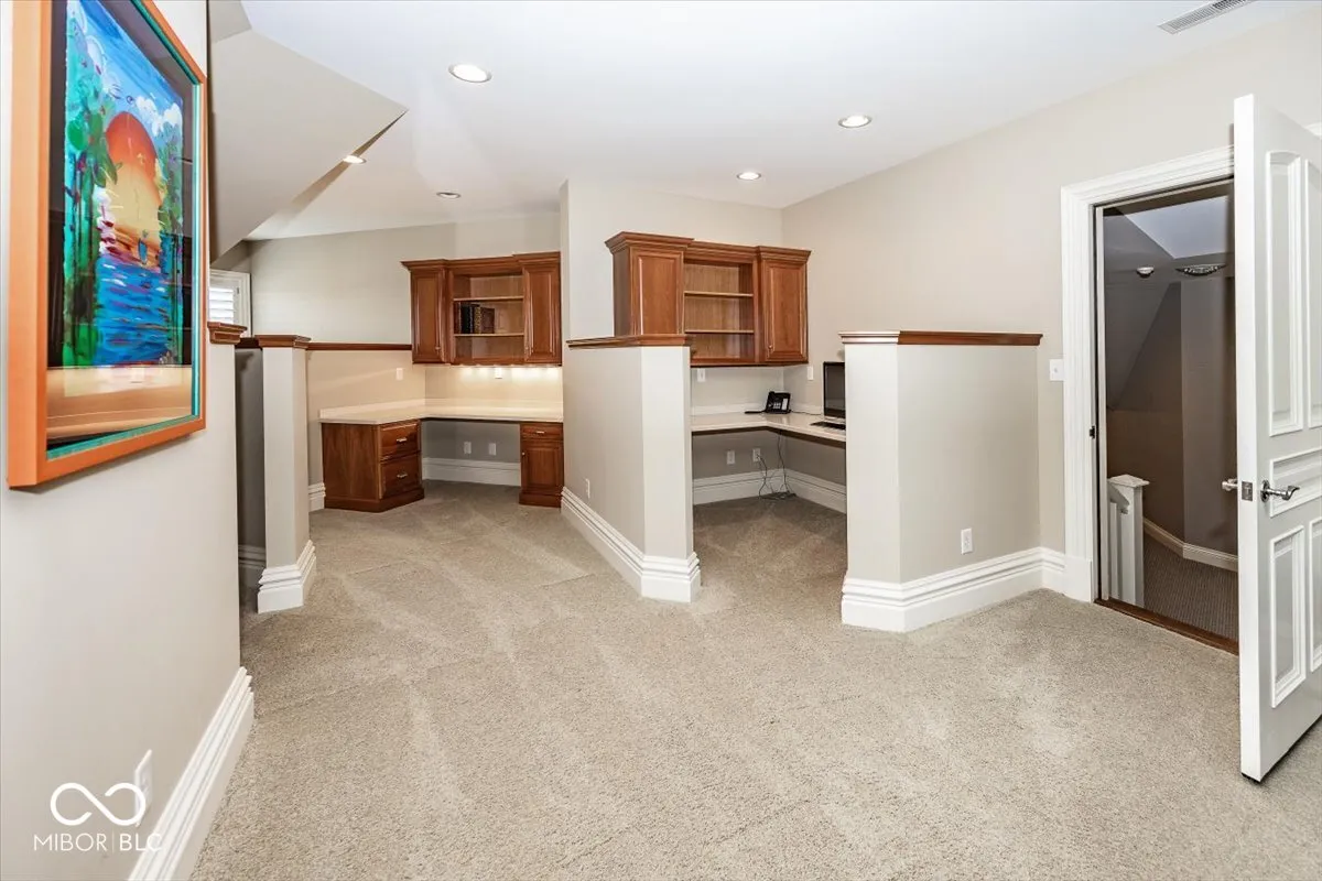 Greenfield, Indiana 46140, United States, 6 Bedrooms Bedrooms, ,8 BathroomsBathrooms,Residential,Pending,31822