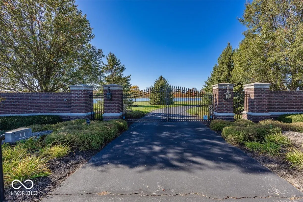 Greenfield, Indiana 46140, United States, 6 Bedrooms Bedrooms, ,8 BathroomsBathrooms,Residential,Pending,31822