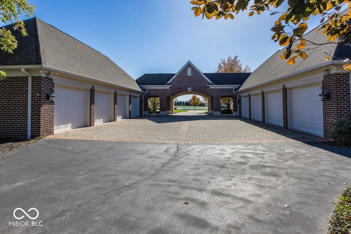 Greenfield, Indiana 46140, United States, 6 Bedrooms Bedrooms, ,8 BathroomsBathrooms,Residential,Pending,31822