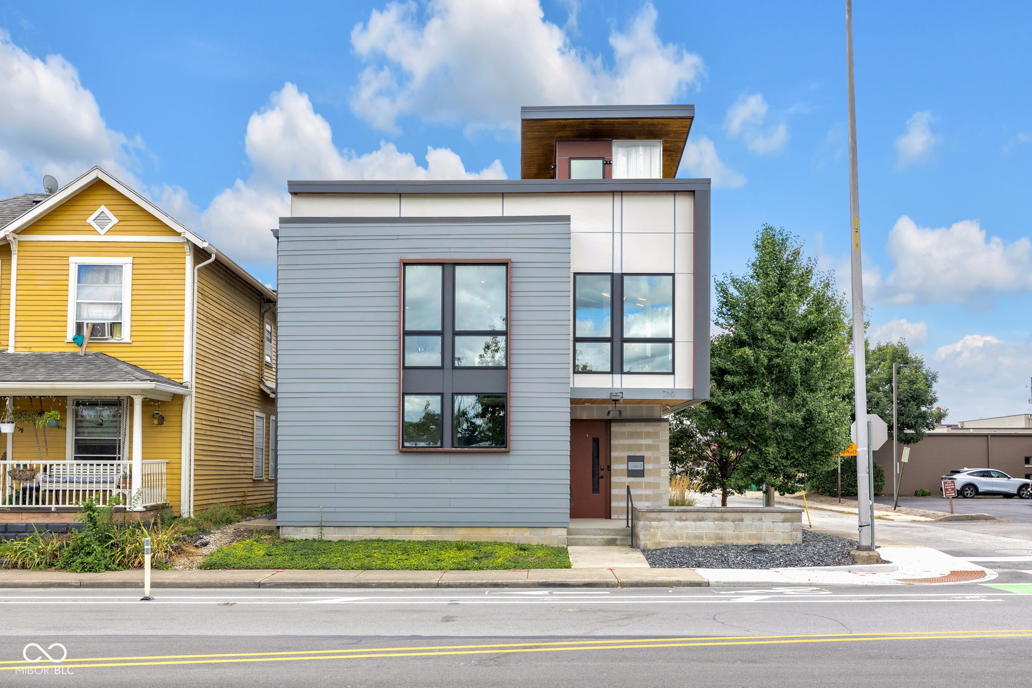 719 E New York Street