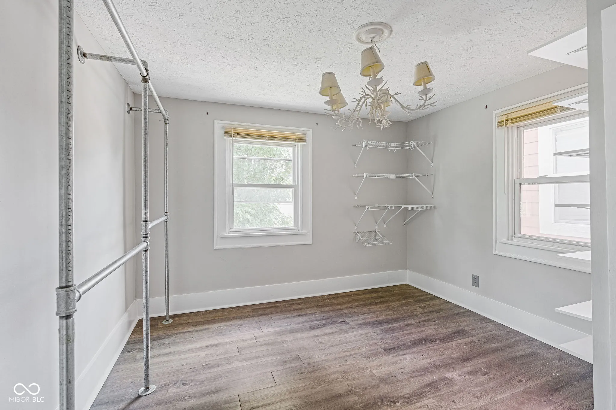 Indianapolis, Indiana 46205, United States, 3 Bedrooms Bedrooms, ,3 BathroomsBathrooms,Residential,Active,46406