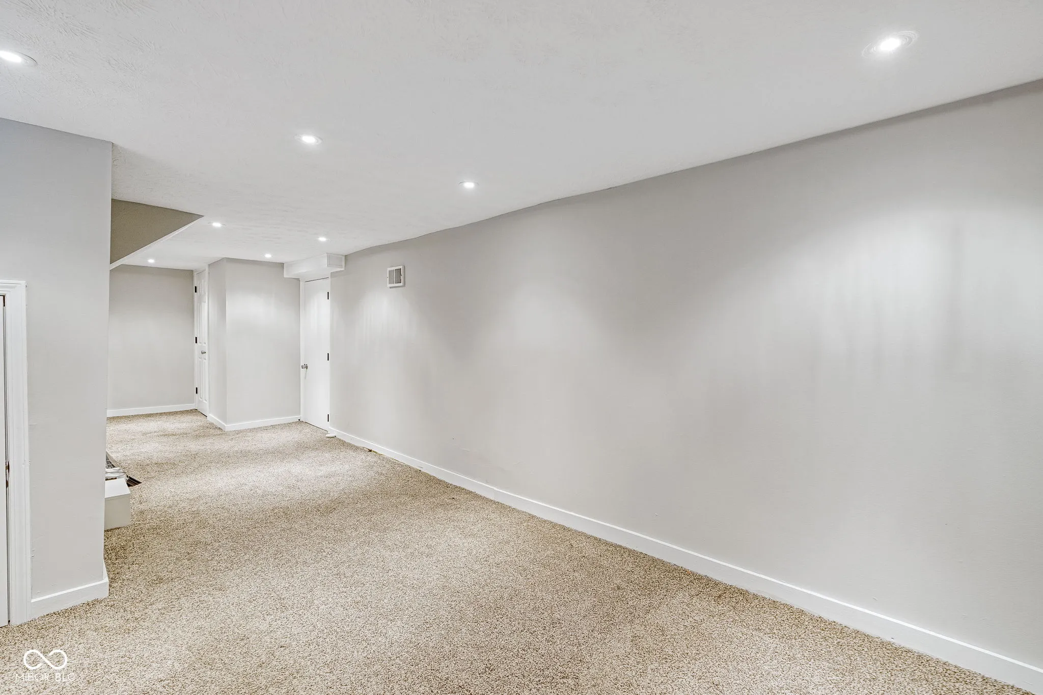 Indianapolis, Indiana 46205, United States, 3 Bedrooms Bedrooms, ,3 BathroomsBathrooms,Residential,Active,46406