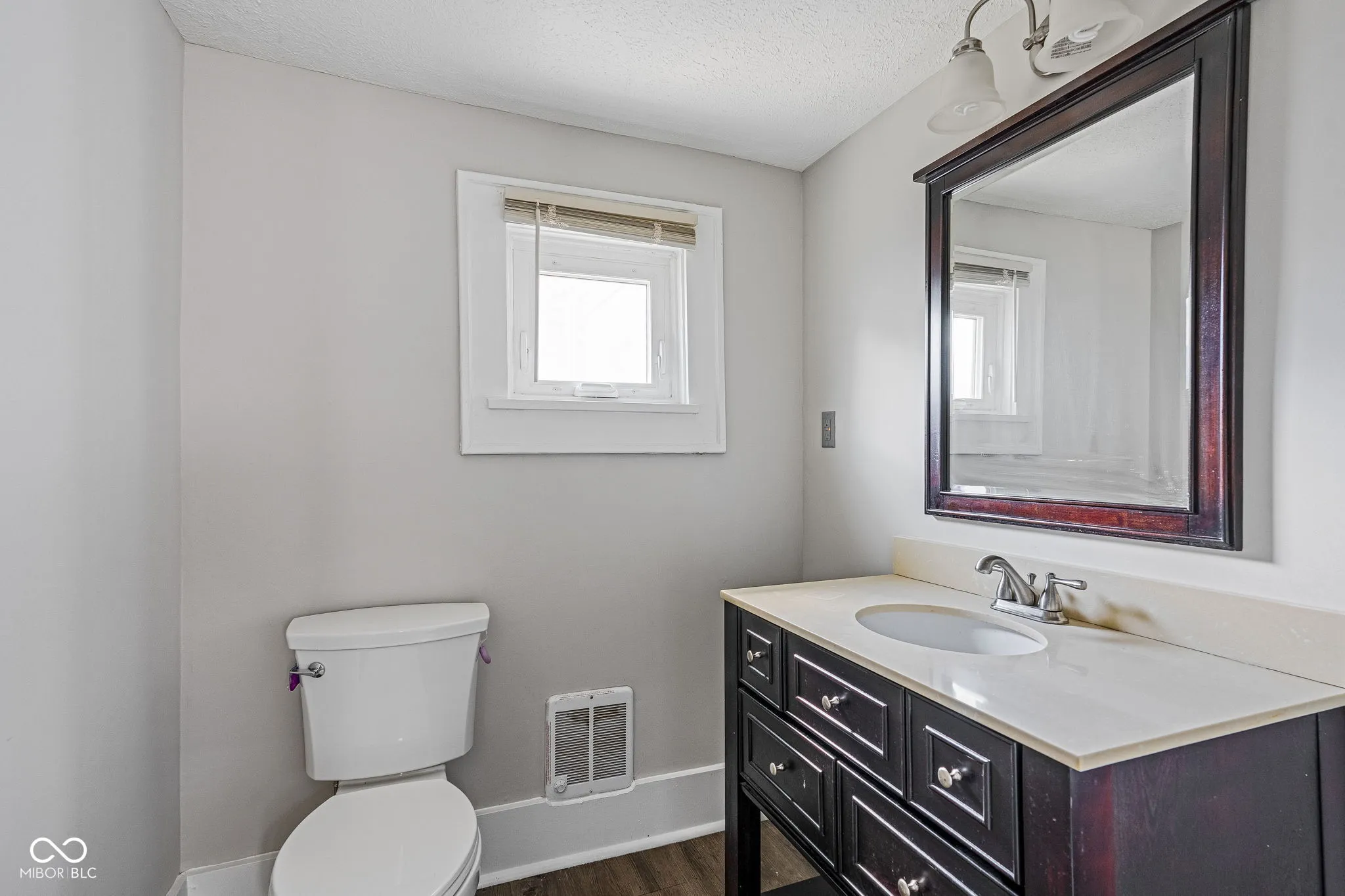 Indianapolis, Indiana 46205, United States, 3 Bedrooms Bedrooms, ,3 BathroomsBathrooms,Residential,Active,46406