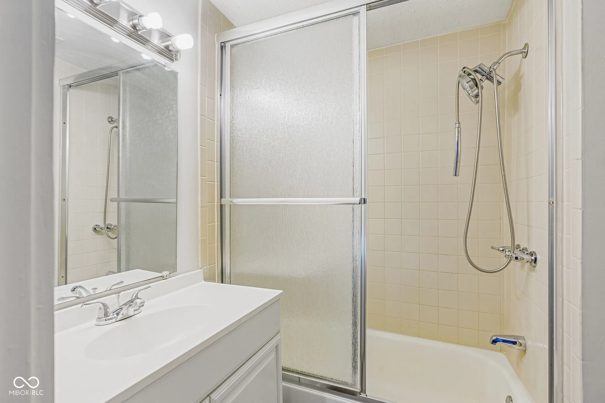 Indianapolis, Indiana 46205, United States, 3 Bedrooms Bedrooms, ,3 BathroomsBathrooms,Residential,Active,46406