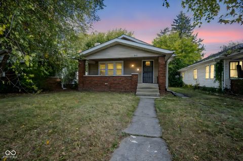 Photo of 925 N Chester Avenue, Indianapolis, IN 46201 (MLS # 22070126)