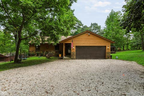 Photo of 3320 Pine Wood Drive, Spencer, IN 47460 (MLS # 22122028)