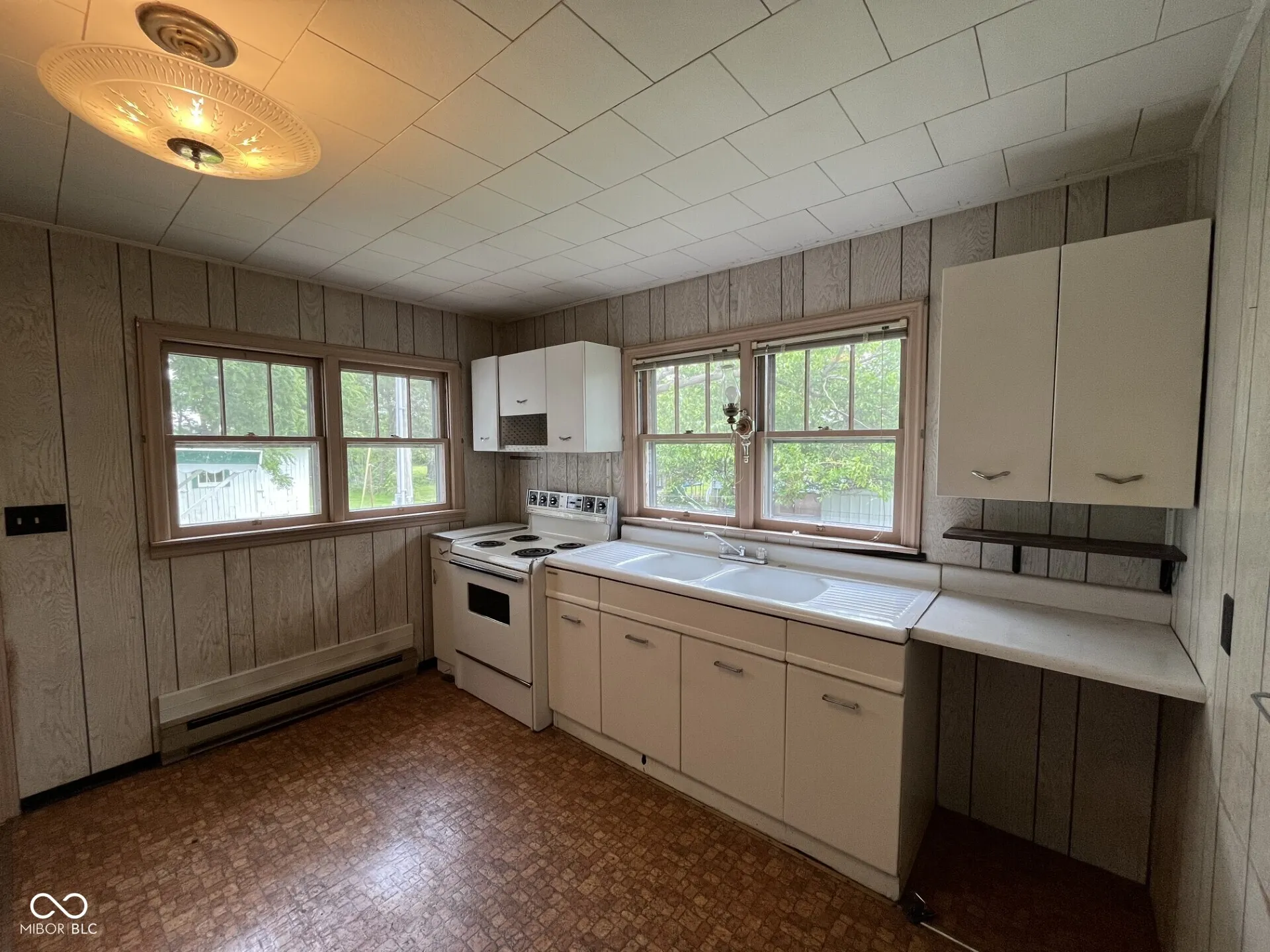 Seymour, Indiana 47274, United States, 3 Bedrooms Bedrooms, ,1 BathroomBathrooms,Residential,Active,146973