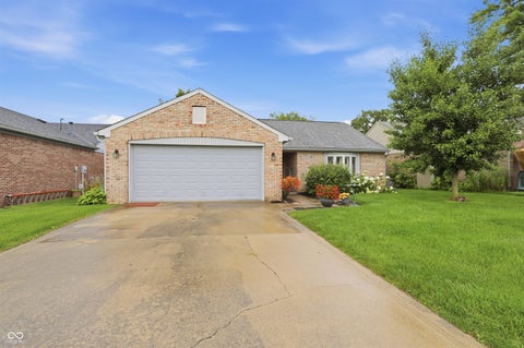 Photo of 737 Franklin Court, Greenfield, IN 46140 (MLS # 22111281)
