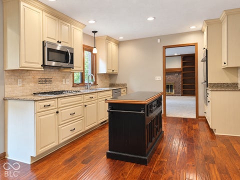 Photo of 13111 Derbyshire Court, Carmel, IN 46033 (MLS # 22125521)