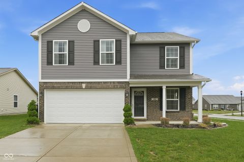 Photo of 184 Thistlewood Drive, Greenfield, IN 46140 (MLS # 22095425)