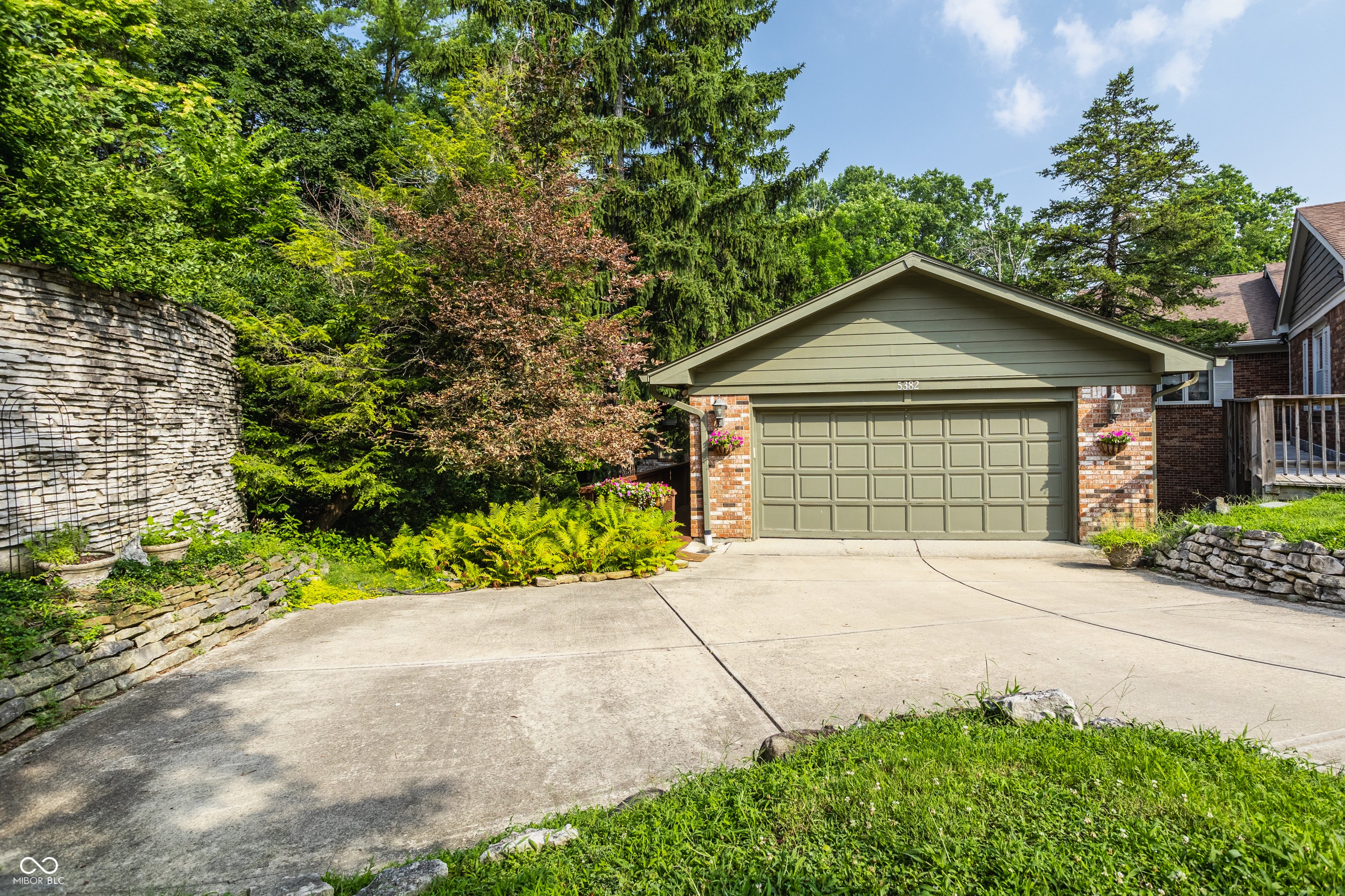 5382 Thicket Hill Lane 0