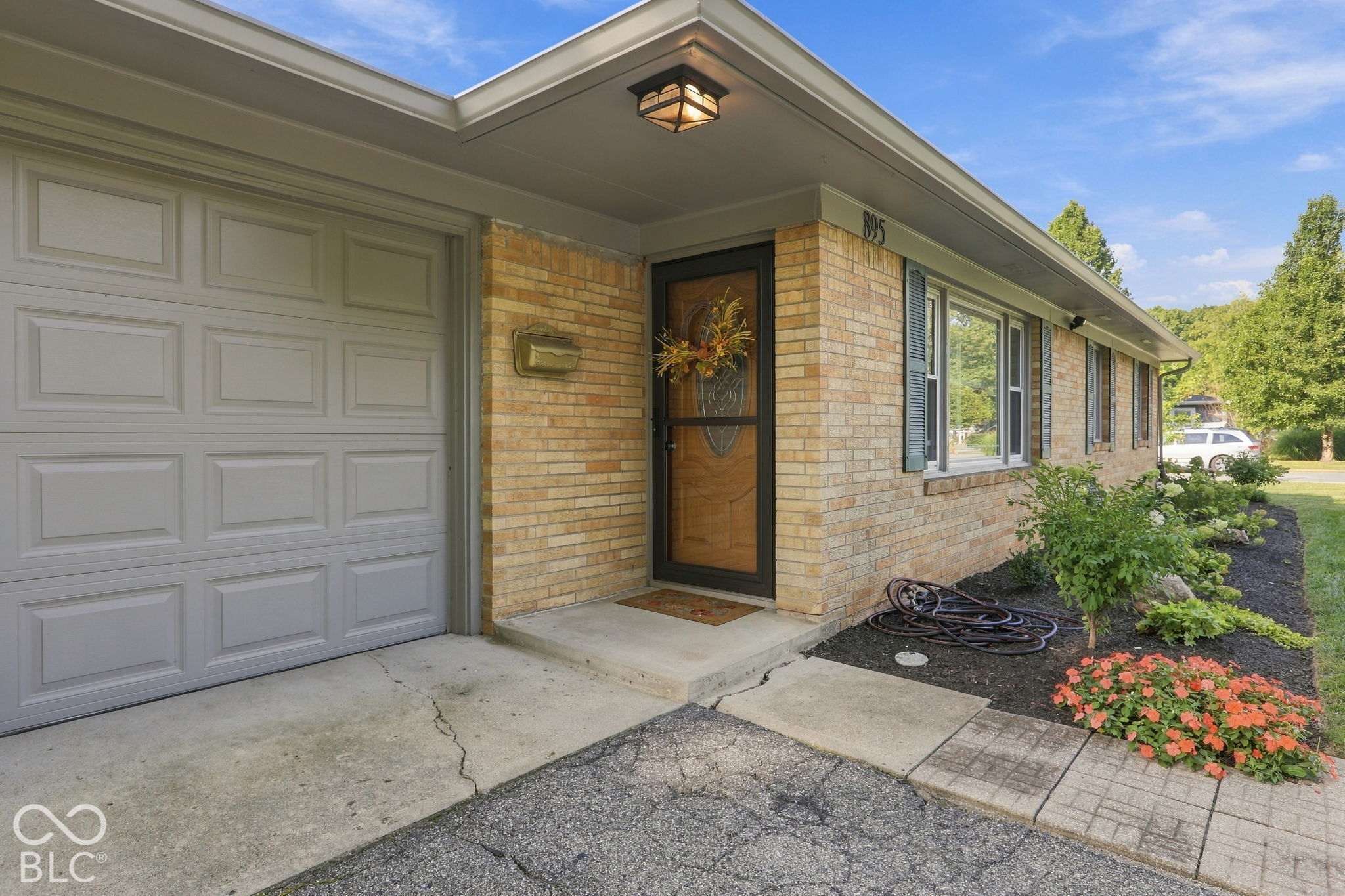 895 W Poplar Street