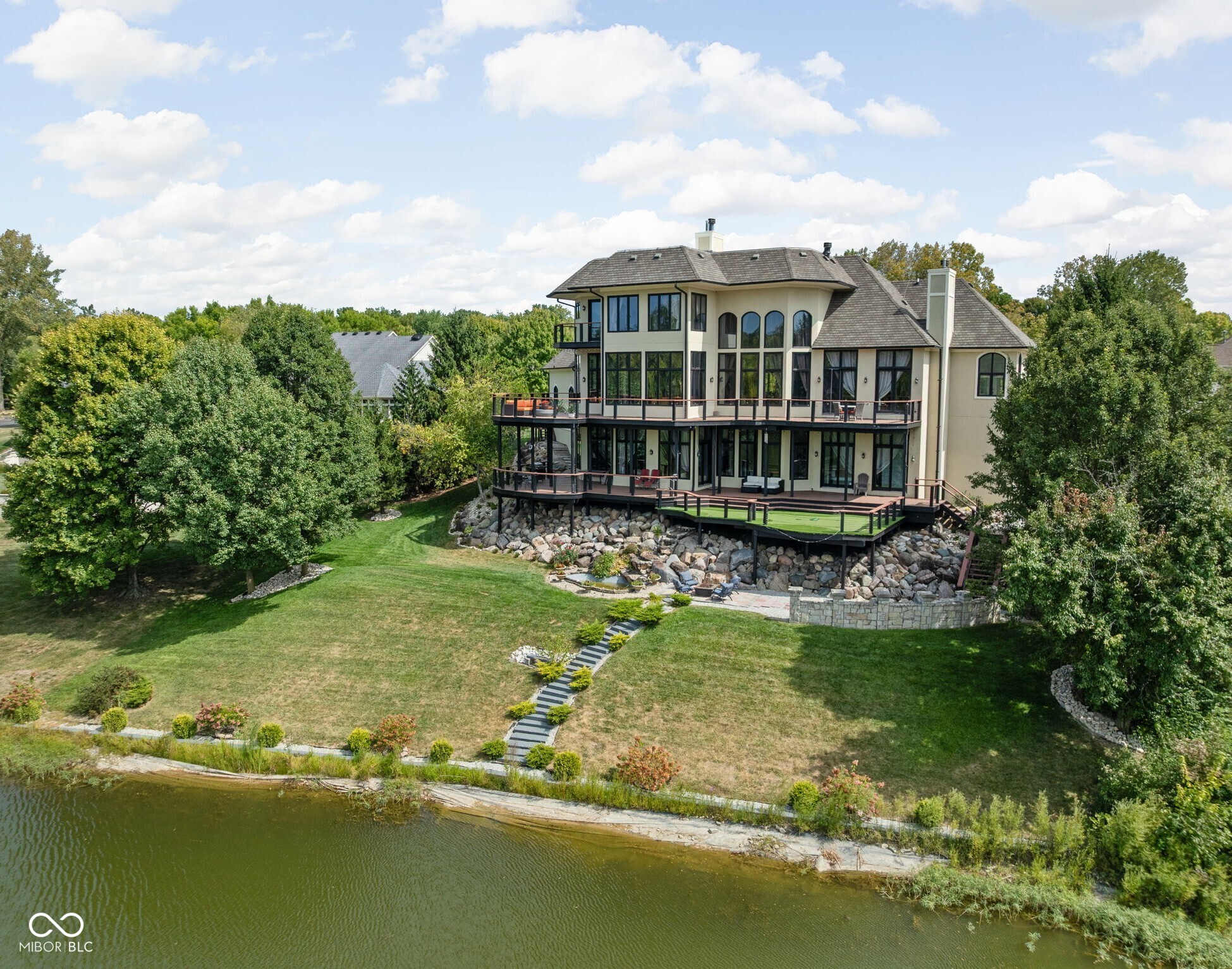 8816 Waterside Drive