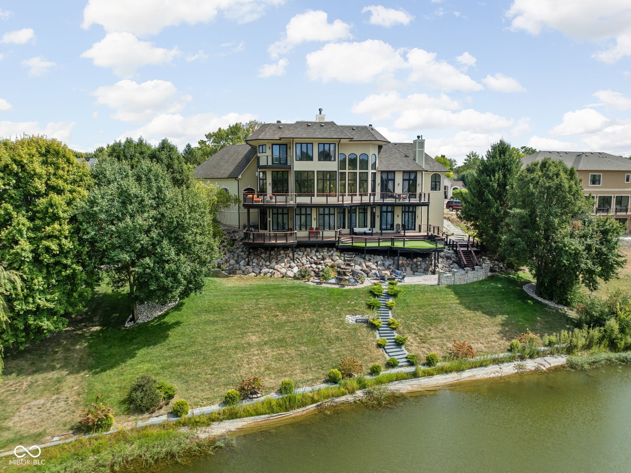 8816 Waterside Drive