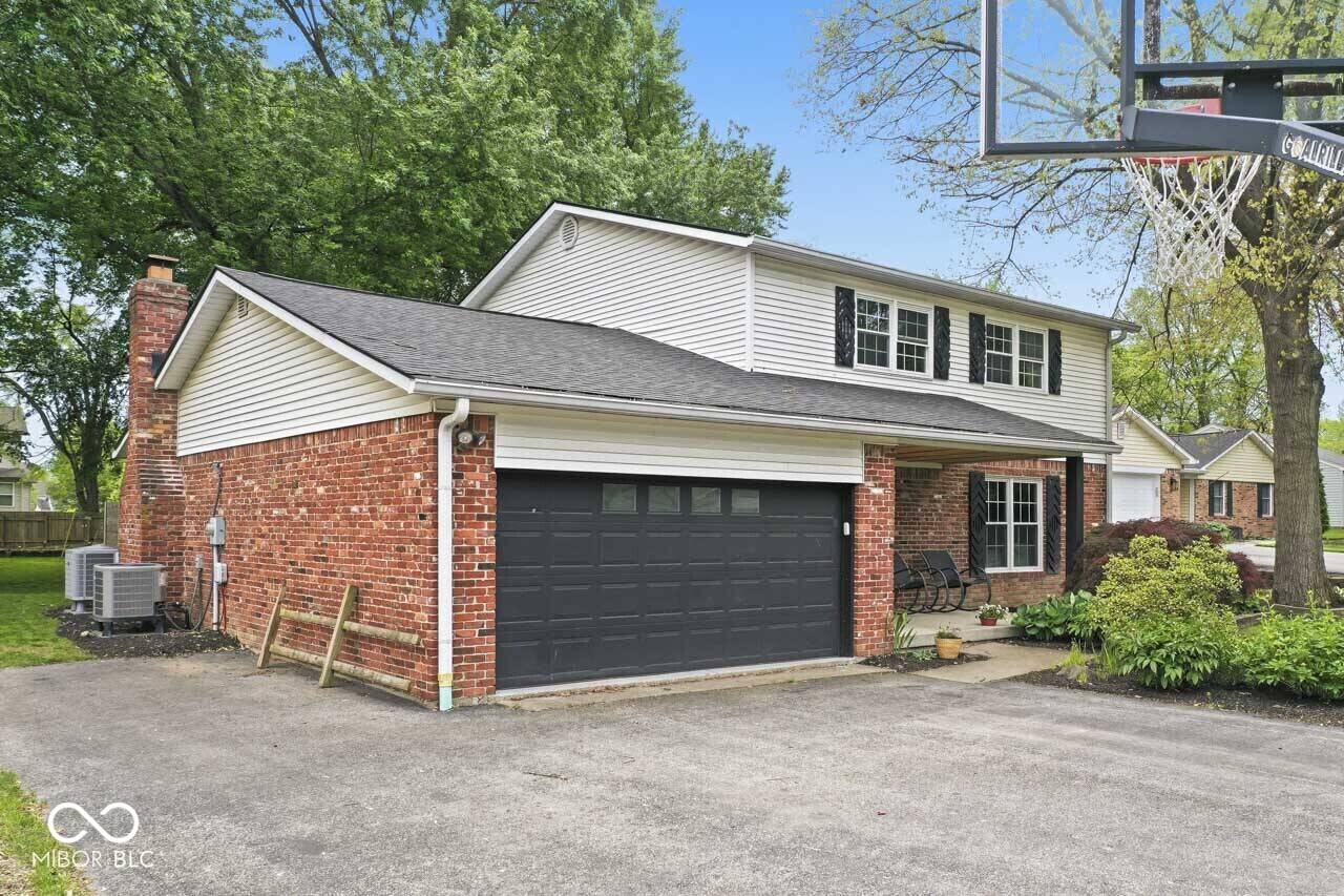 939 Elmwood Circle