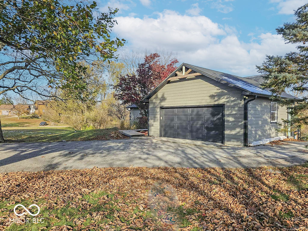 2812 E County Road 100 N