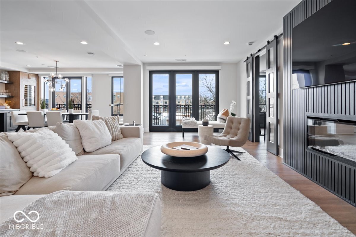 41 N Rangeline Road 306