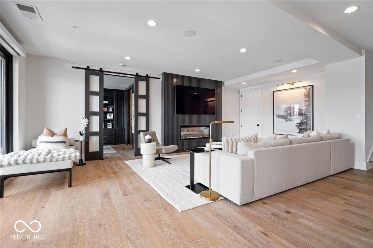 41 N Rangeline Road 306