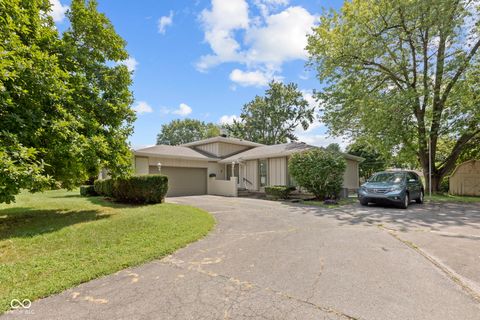 Photo of 4071 Primrose Path, Greenwood, IN 46142 (MLS # 22057022)