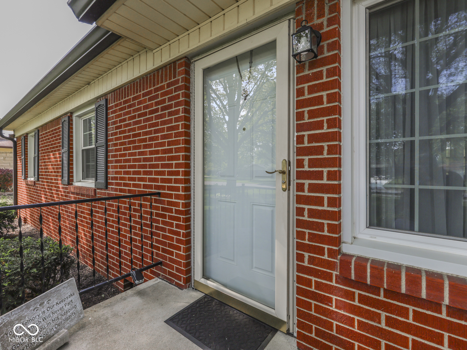 1216 E Cragmont Drive