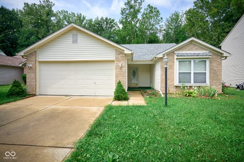 Photo of 8312 Lake Tree Lane, Indianapolis, IN 46217 (MLS # 22118847)
