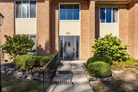 Photo of 584 E Hunters Drive #B, Carmel, IN 46032 (MLS # 22064818)