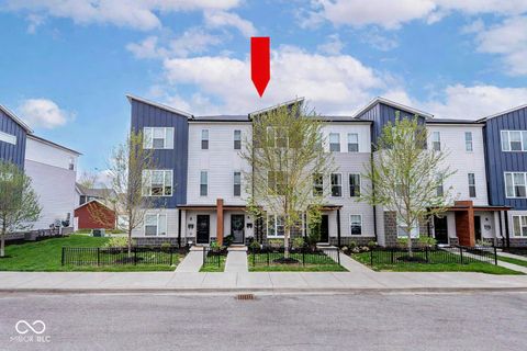 Photo of 2919 Kirkbride Way, Indianapolis, IN 46222 (MLS # 22095409)