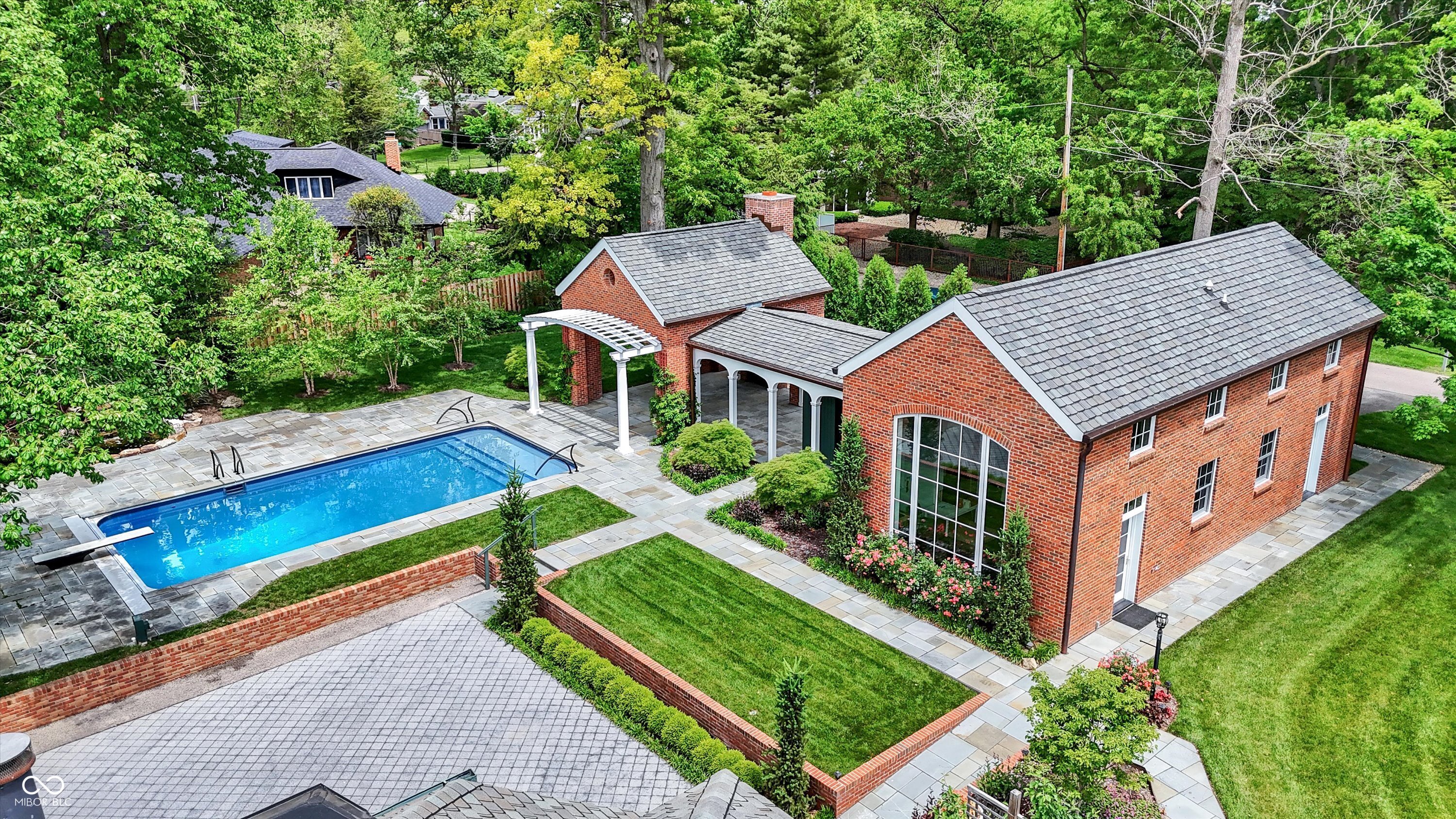 2505 Riverside Drive