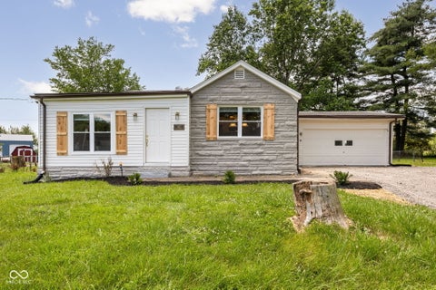 Photo of 1572 S Us Highway 31, Franklin, IN 46131 (MLS # 22107895)