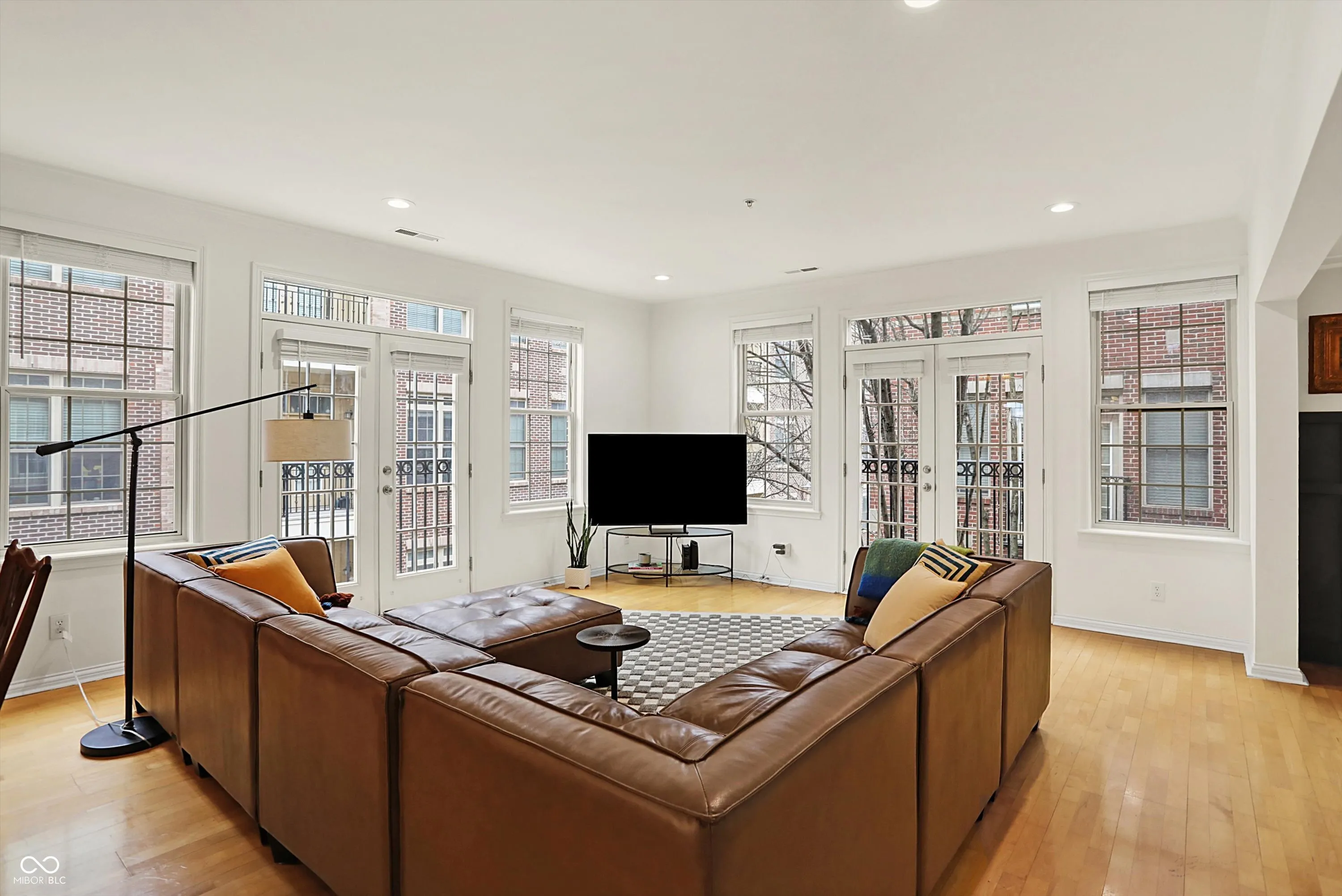 Indianapolis, Indiana 46204, United States, 2 Bedrooms Bedrooms, ,3 BathroomsBathrooms,Residential,Active,92230